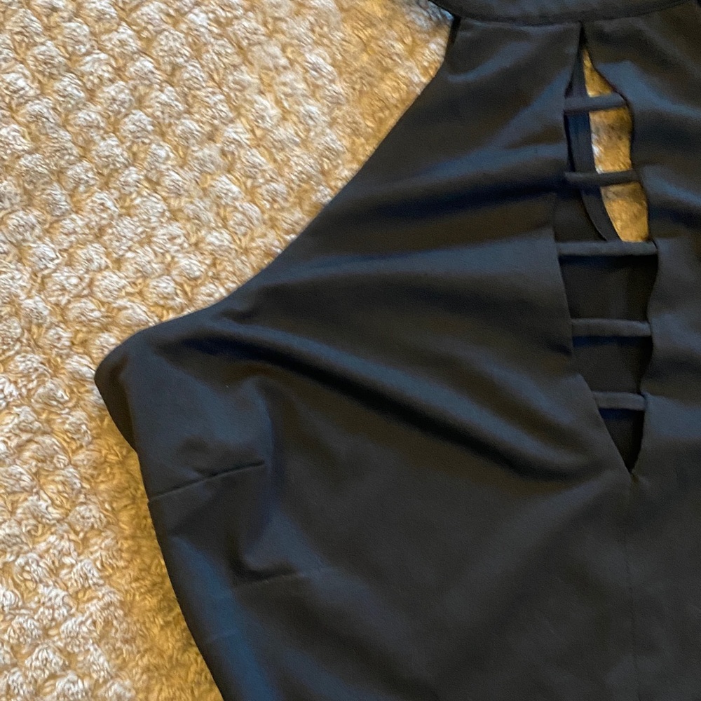 Windsor Black Cut-Out Crop Top - Picture 7 of 8